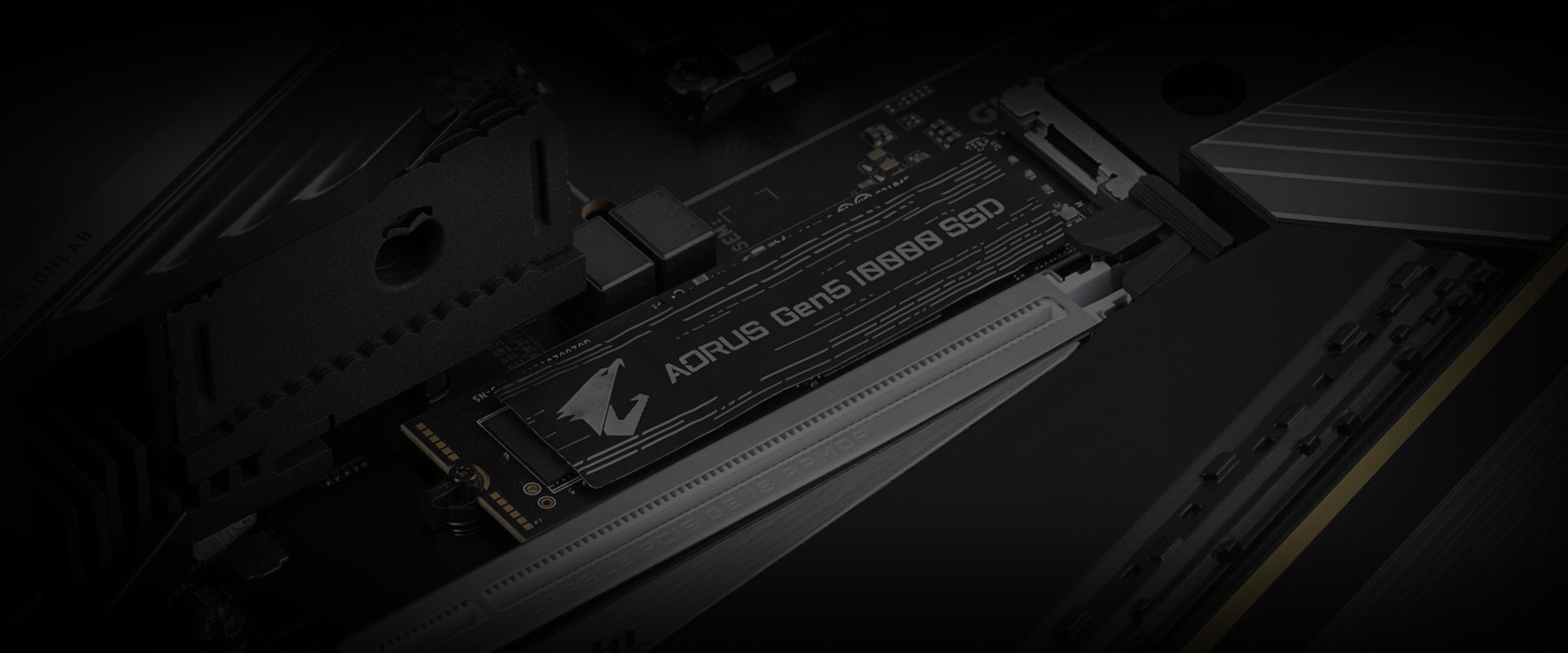 GIGABYTE Shows Off AORUS Gen5 10000 NVMe SSD with a Large Heatsink