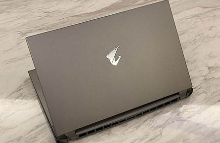 技嘉 Gigabyte Aorus 17G XB 電競筆電開箱 OMRON機械鍵盤與酷炫鋁合金機身